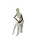 Maniquí de mujer sentada blanco mate y tela con brazos articulados